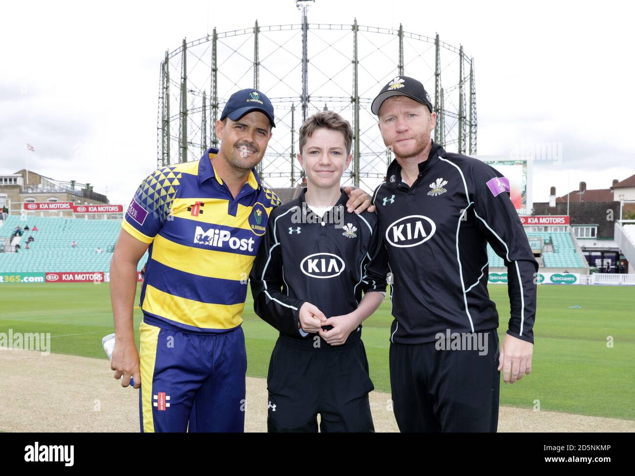 Glamorgan Captain Jacques Rudolph and Surrey Captain Gareth Batty pose with a young mascot prior to the match Stock Photo
