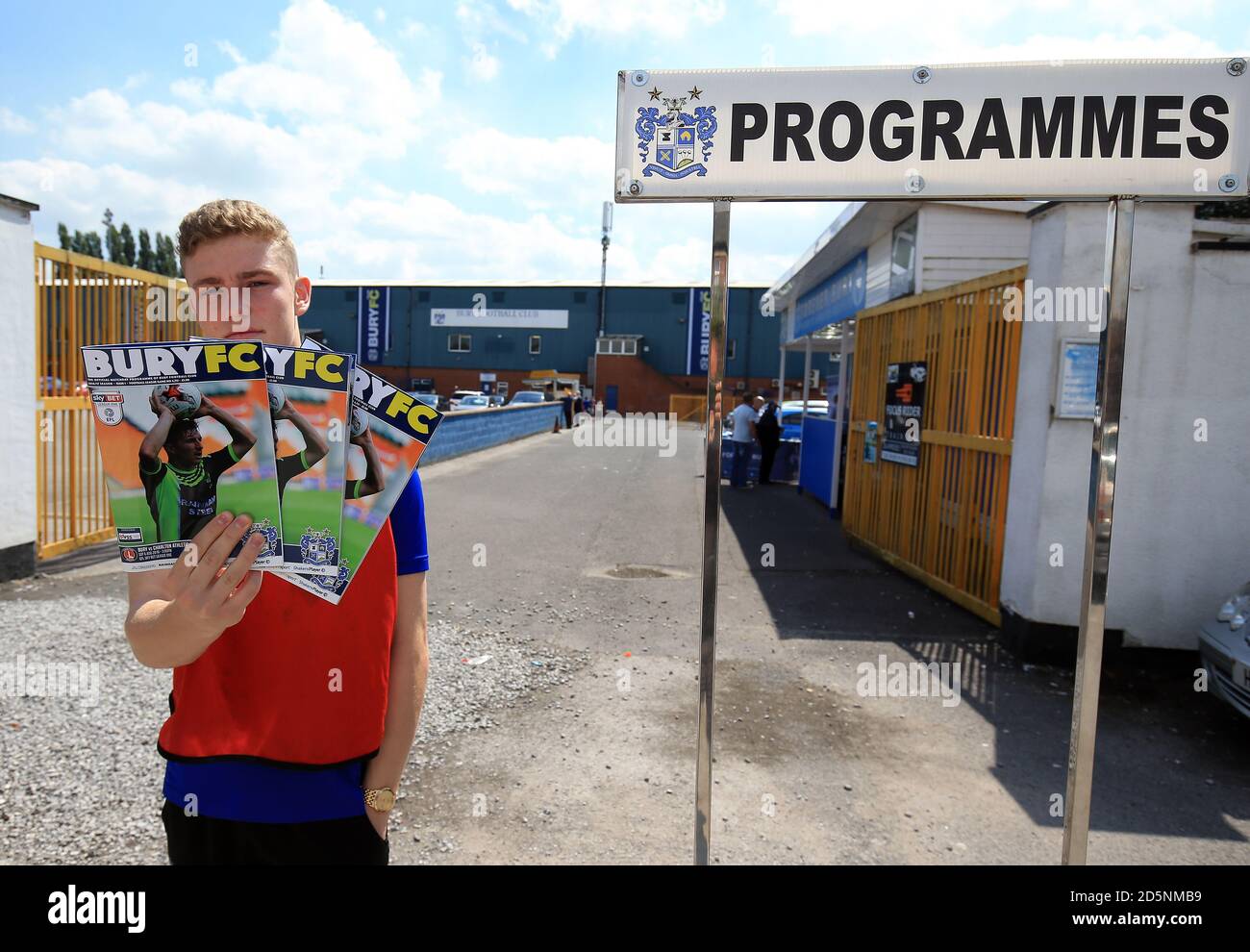 Programme Seller Programme seller football soccer hi-res stock photography and images ...