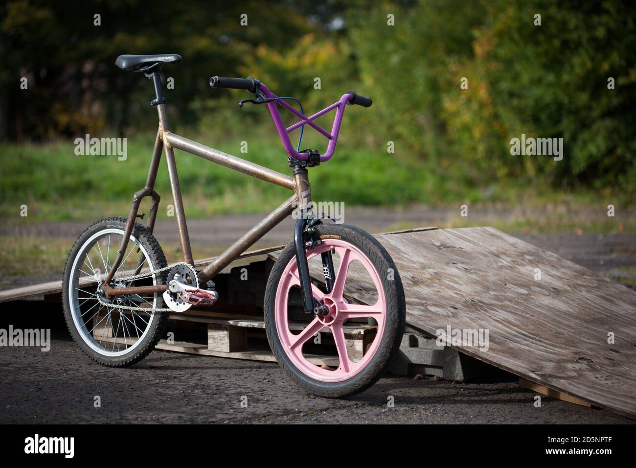 Mini velo hi-res stock photography and images - Alamy