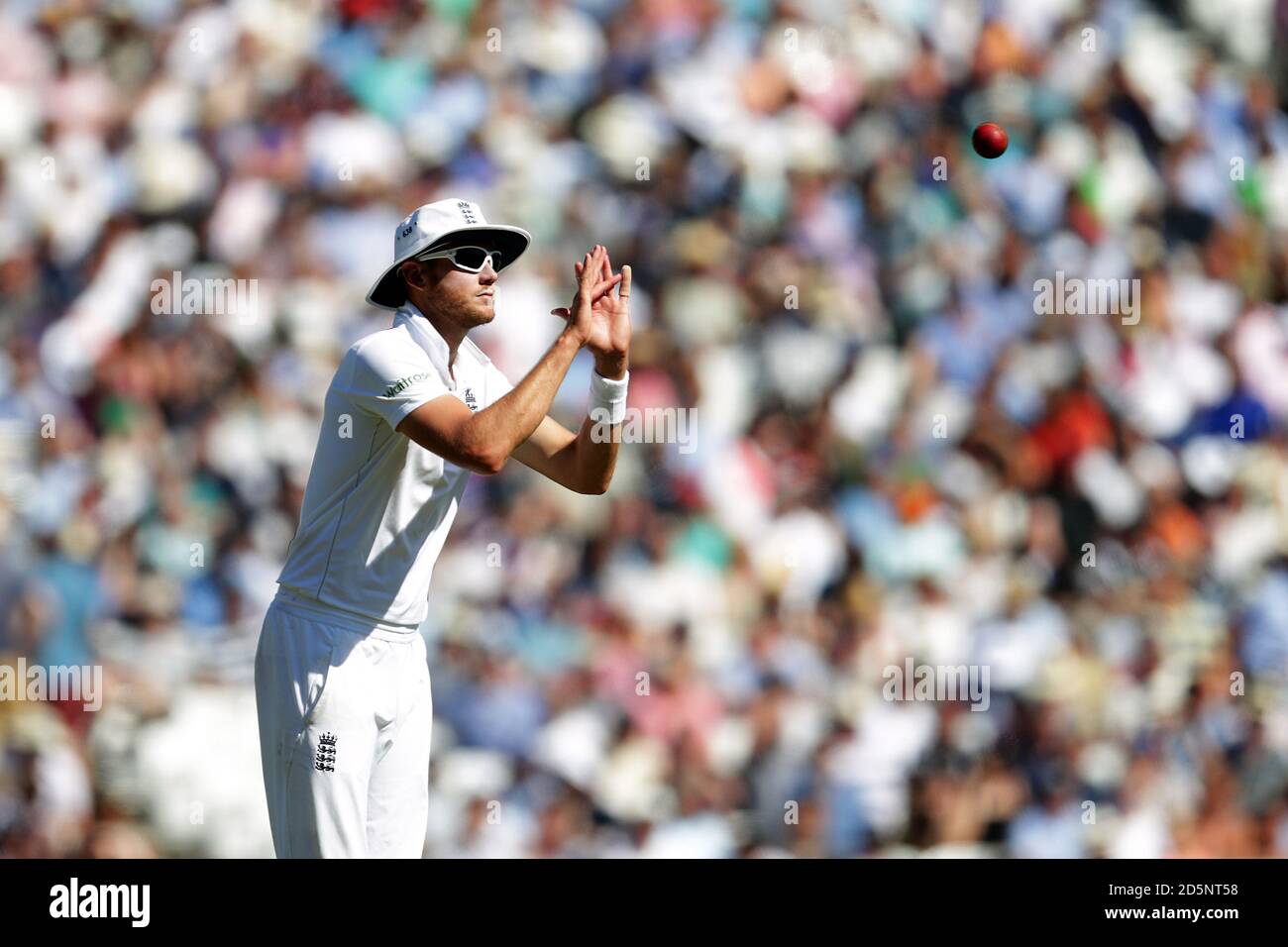 Stuart broad hi-res stock photography and images - Alamy