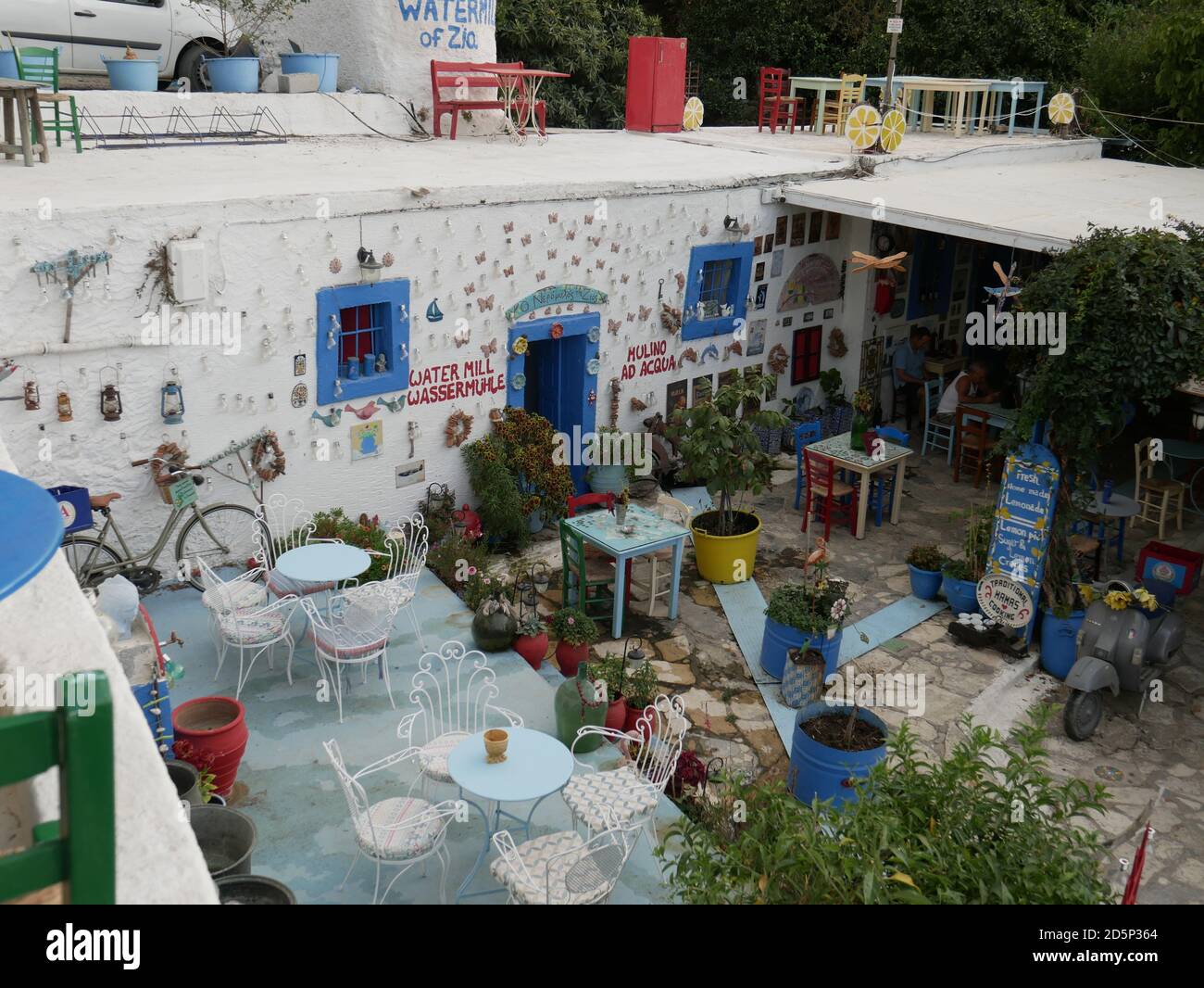 Stadt am Mittelmeer, malerische mediterrane Stadt. Viele Farben als Highlight. Mediterranean city, picturesque Mediterranean town. Many colors as high Stock Photo