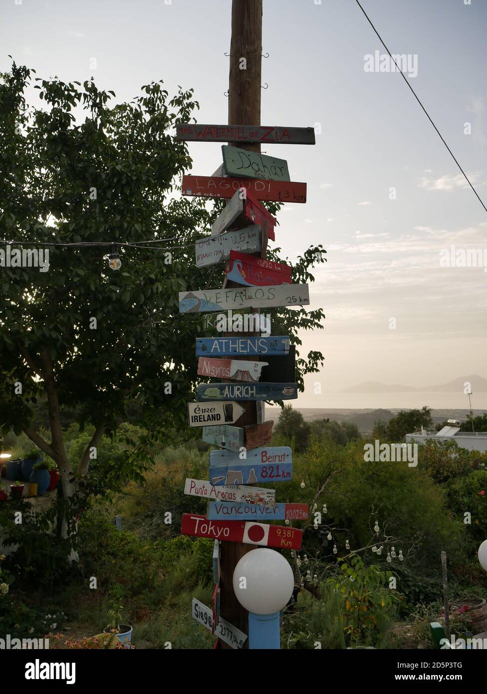 Schilderbaum mit vielen farbenfrohen Schildern. Sign tree with many colorful signs. Stock Photo