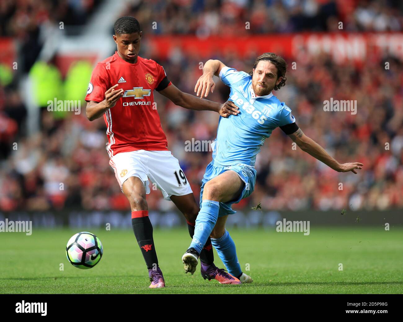 Manchester United's Marcus Rashford (left) and Stoke City's Joe Allen ...
