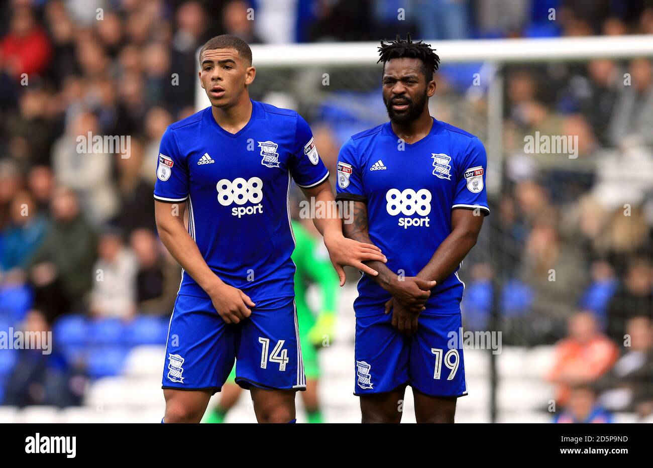 Defensive wall soccer hires stock photography and images Alamy