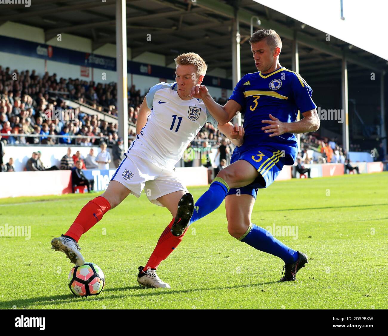 England's Duncan Watmore (left) and Bosnia and Herzegovina's Eldar Civic battle for the ball Stock Photo