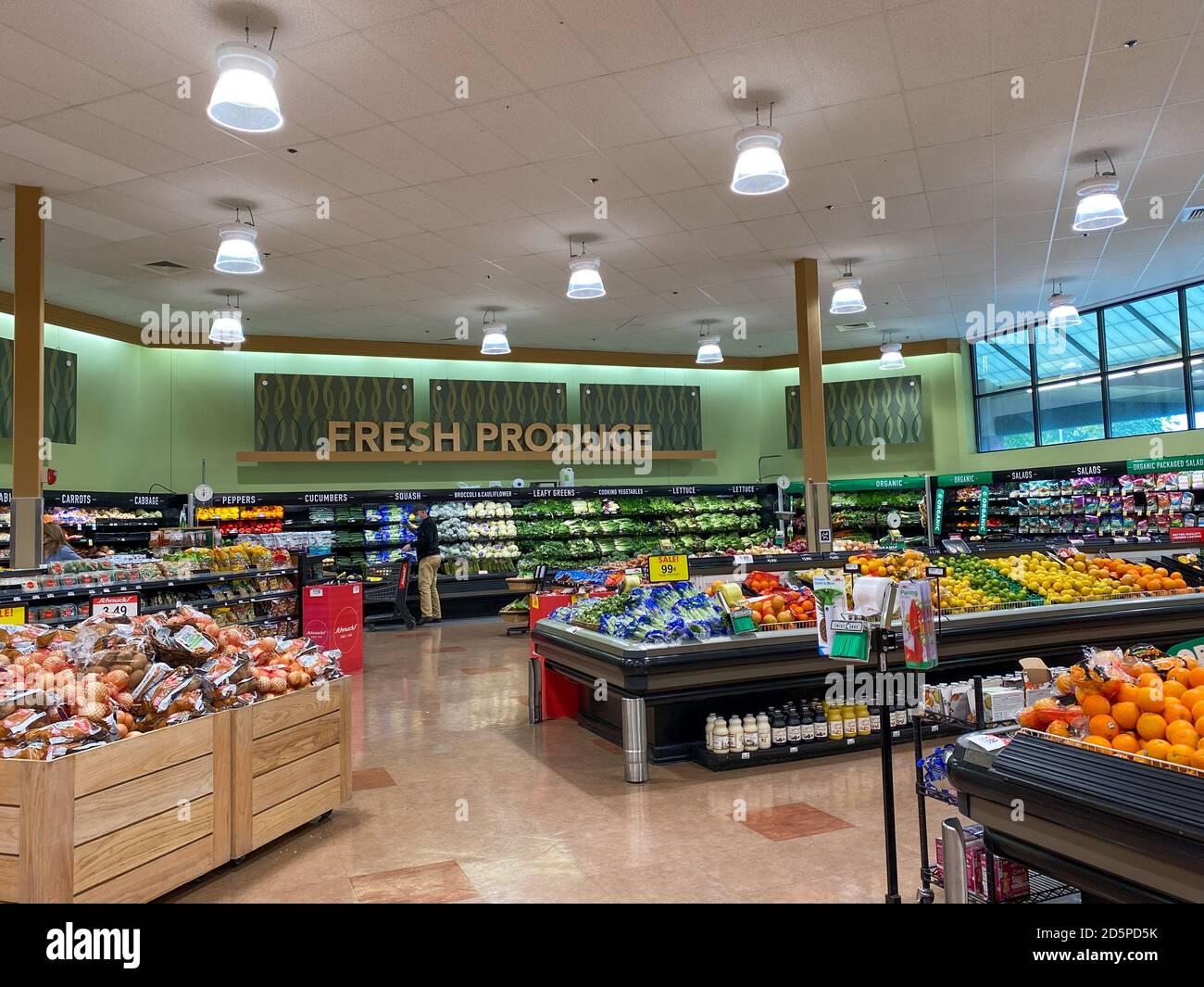 Orlando,FL/USA 10/2/20 The fresh produce aisle of a Schnucks grocery