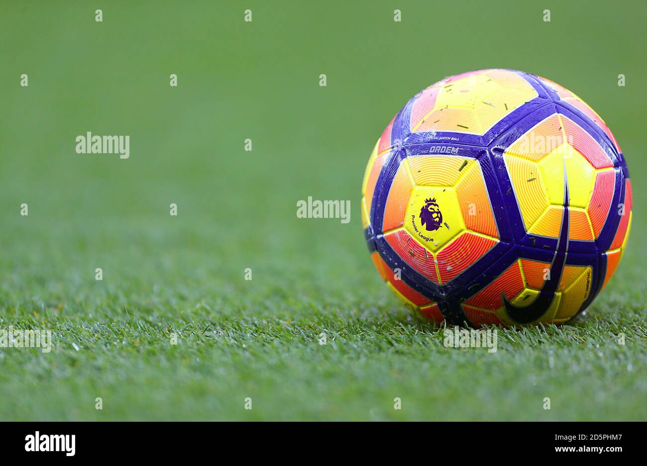 Premier league nike football on hi-res stock photography and images - Alamy