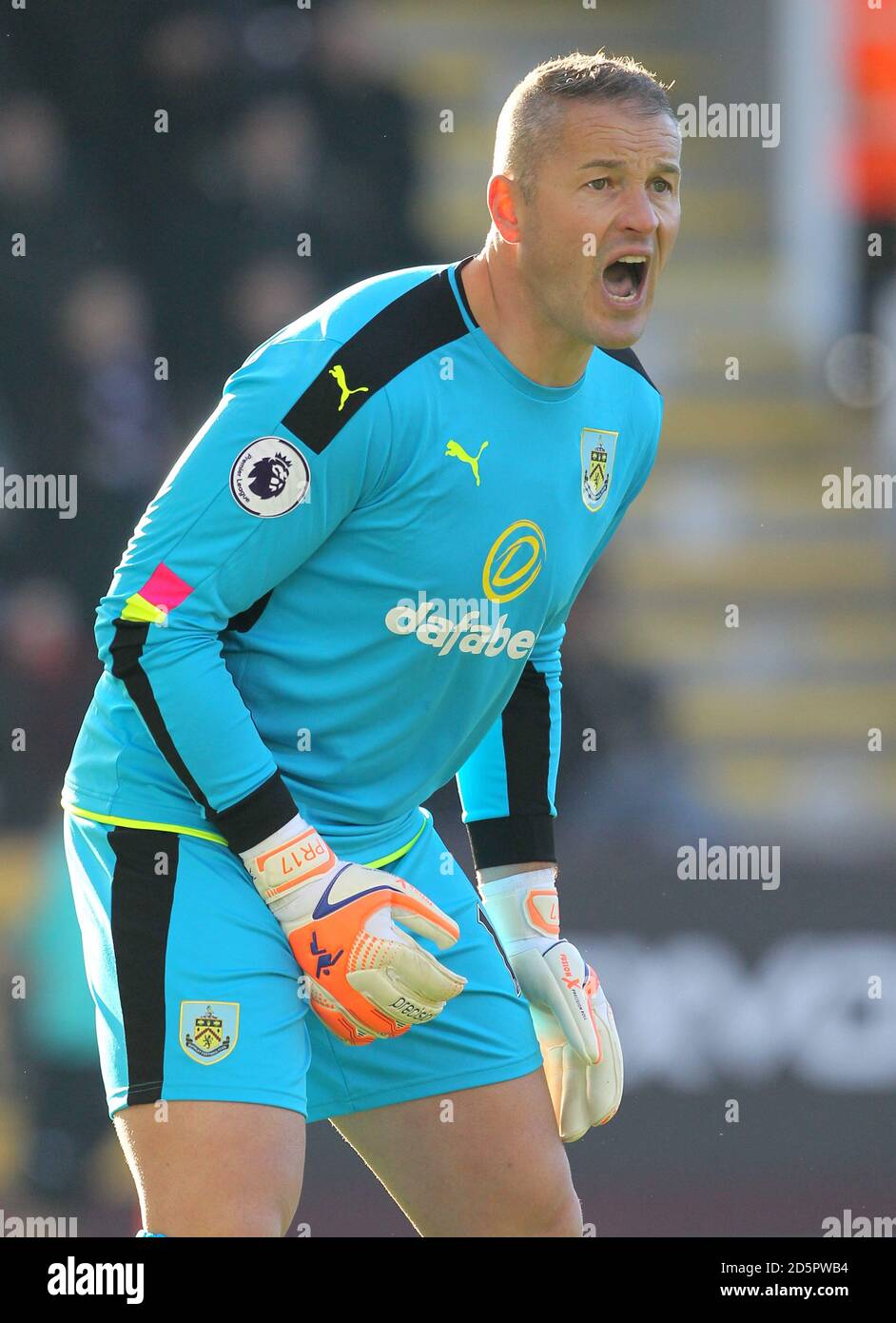 Burnley goalkeeper Paul Robinson Stock Photo Alamy