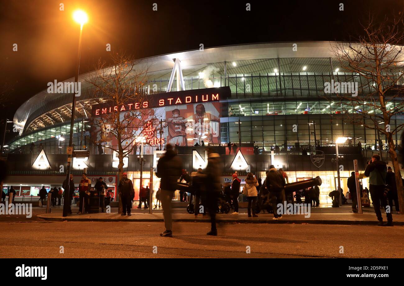 Emirates stadium before game hi-res stock photography and images - Alamy