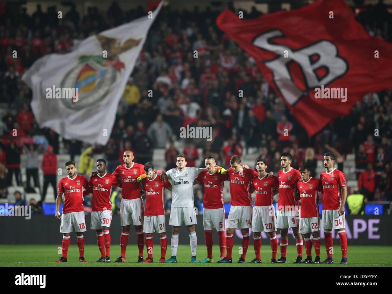 Benfica's player observe minute silence for the Brazilian team Chapecoense plane crash  Stock Photo