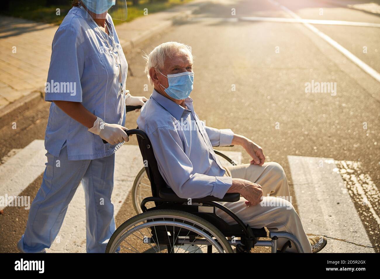 Man nurse comfort old hi-res stock photography and images - Alamy