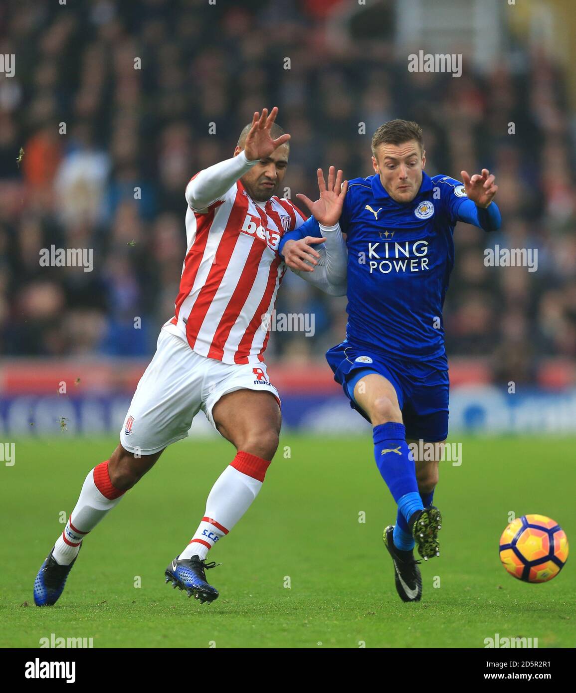 Stoke City's Glen Johnson (left) and Leicester City's Jamie Vardy battle  for the ball which led to Vardy's red card Stock Photo - Alamy