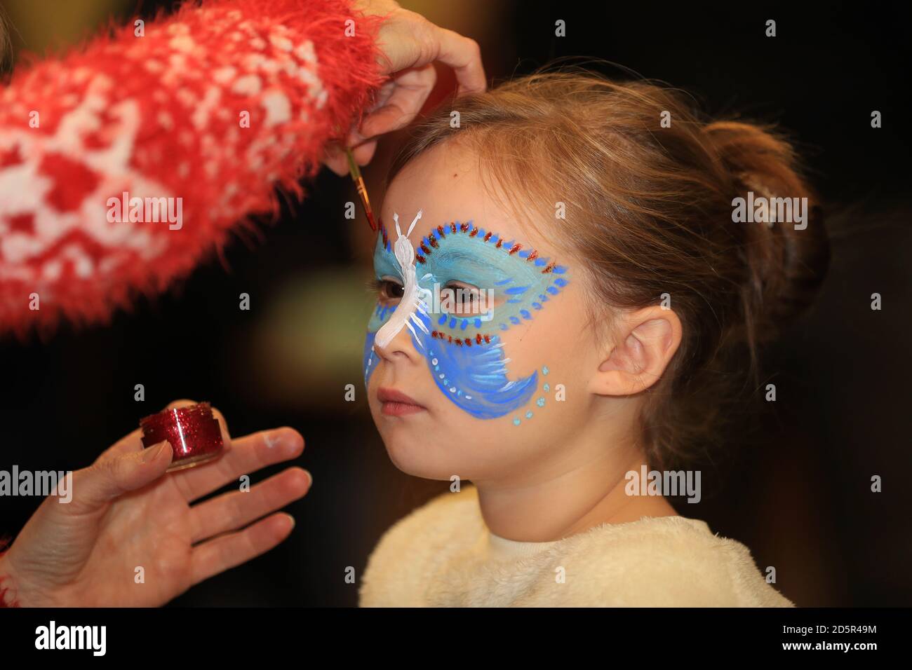 Facepainting at Coventry City's Christmas Party Stock Photo Alamy