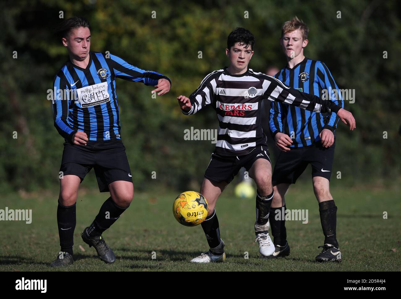 Chorleywood Common Youth Hurricane U15's (black and white kit) v Berkhamsted Raiders Black U15's (blue and black kit) at Chorleywood House, Hertfordshire.  Stock Photo