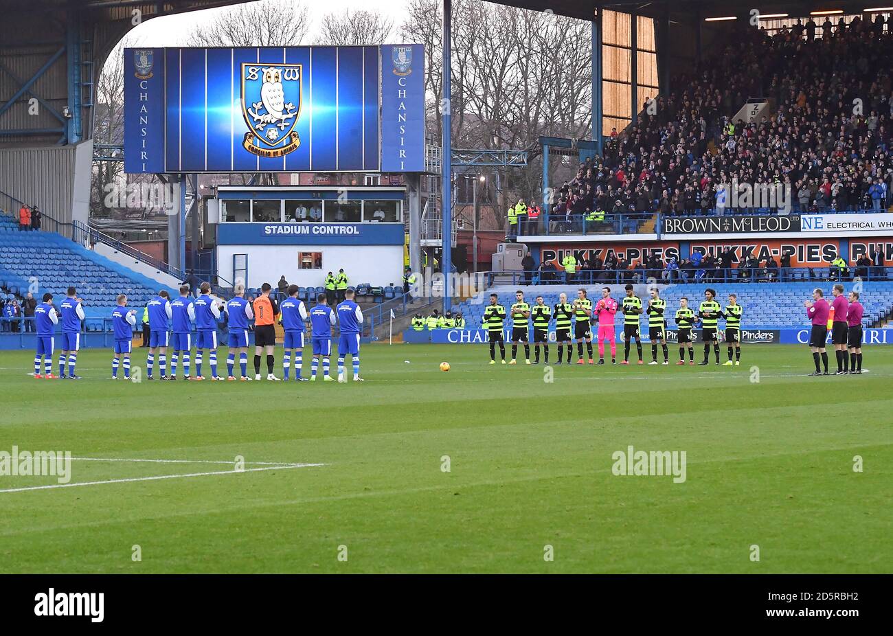 Players and fans observe a minutes silence for Graham Taylor who passed away this week Stock Photo
