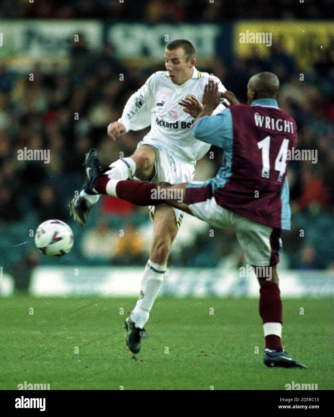 Leeds United's Lee Bowyer challenges for the ball with West Ham United's Ian Wright. Stock Photo