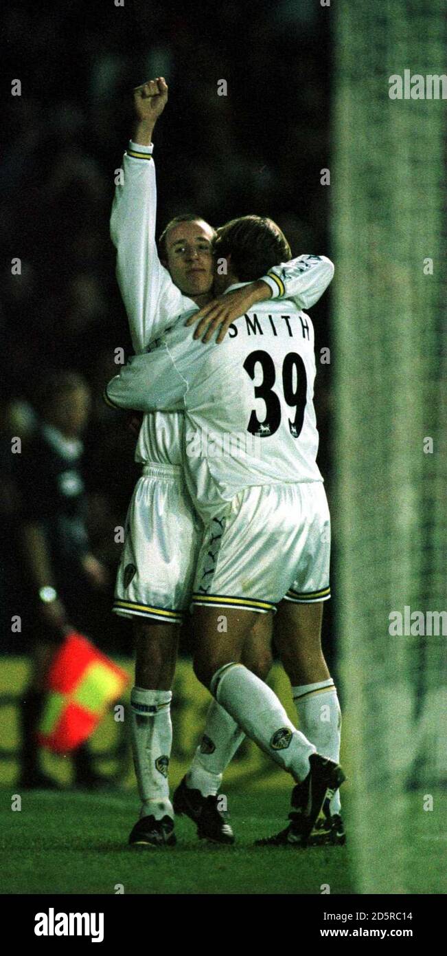 Leeds United's Lee Bowyer celebrates with team-mate Alan Smith after scoring his goal. Stock Photo