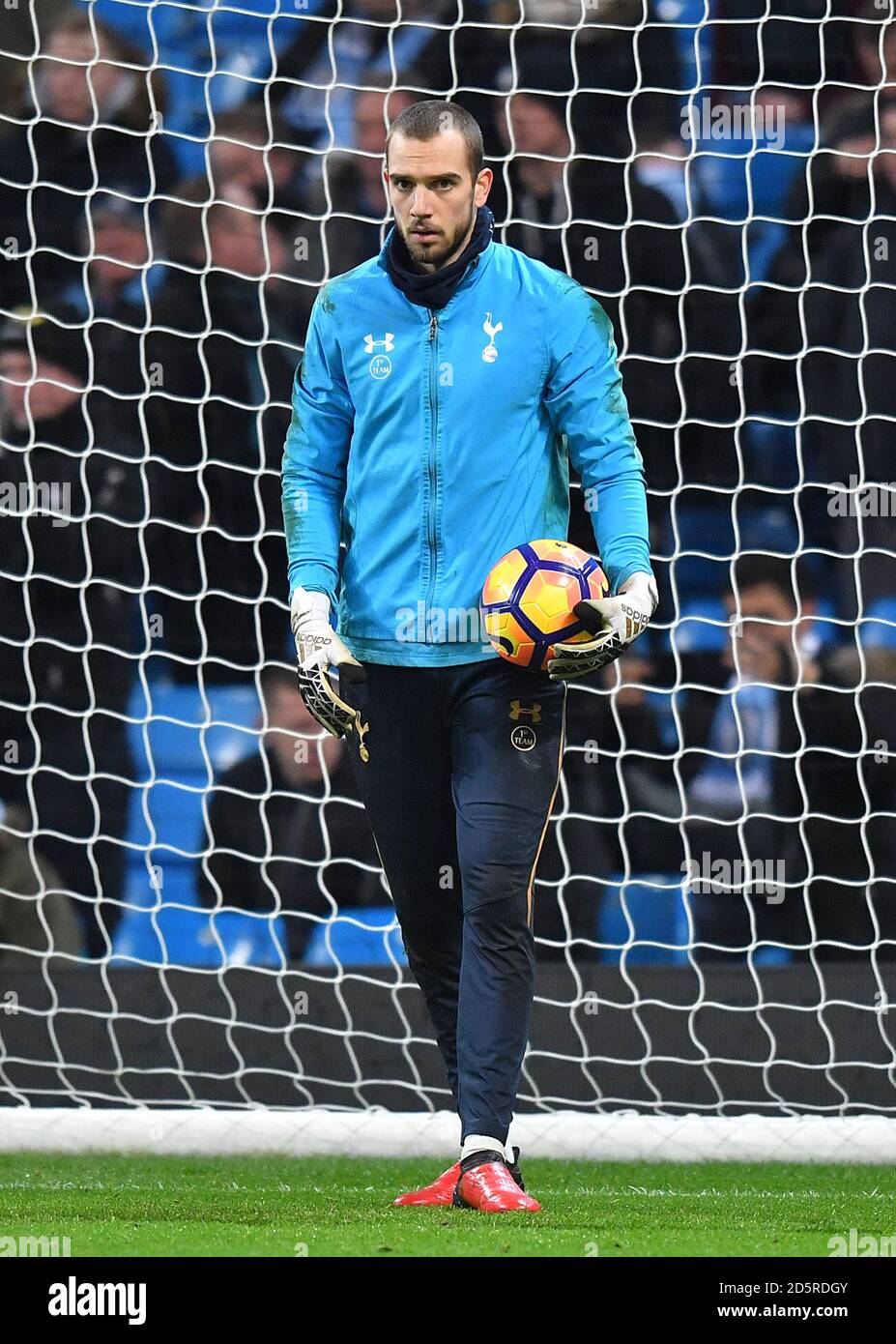 Tottenham Hotspur goalkeeper Pau Lopez Stock Photo - Alamy