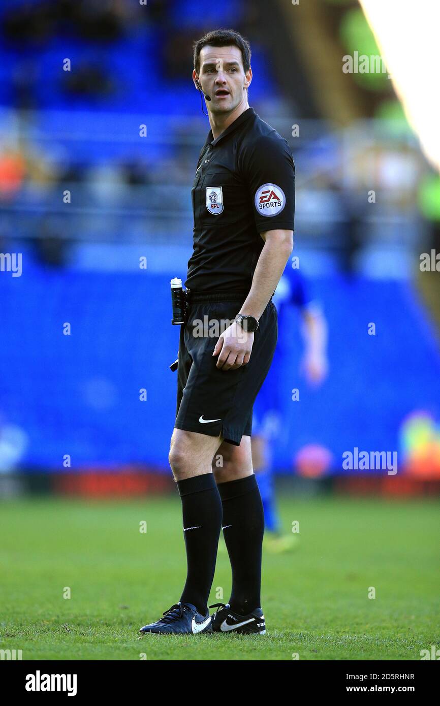 Soccer andrew madley hires stock photography and images Alamy