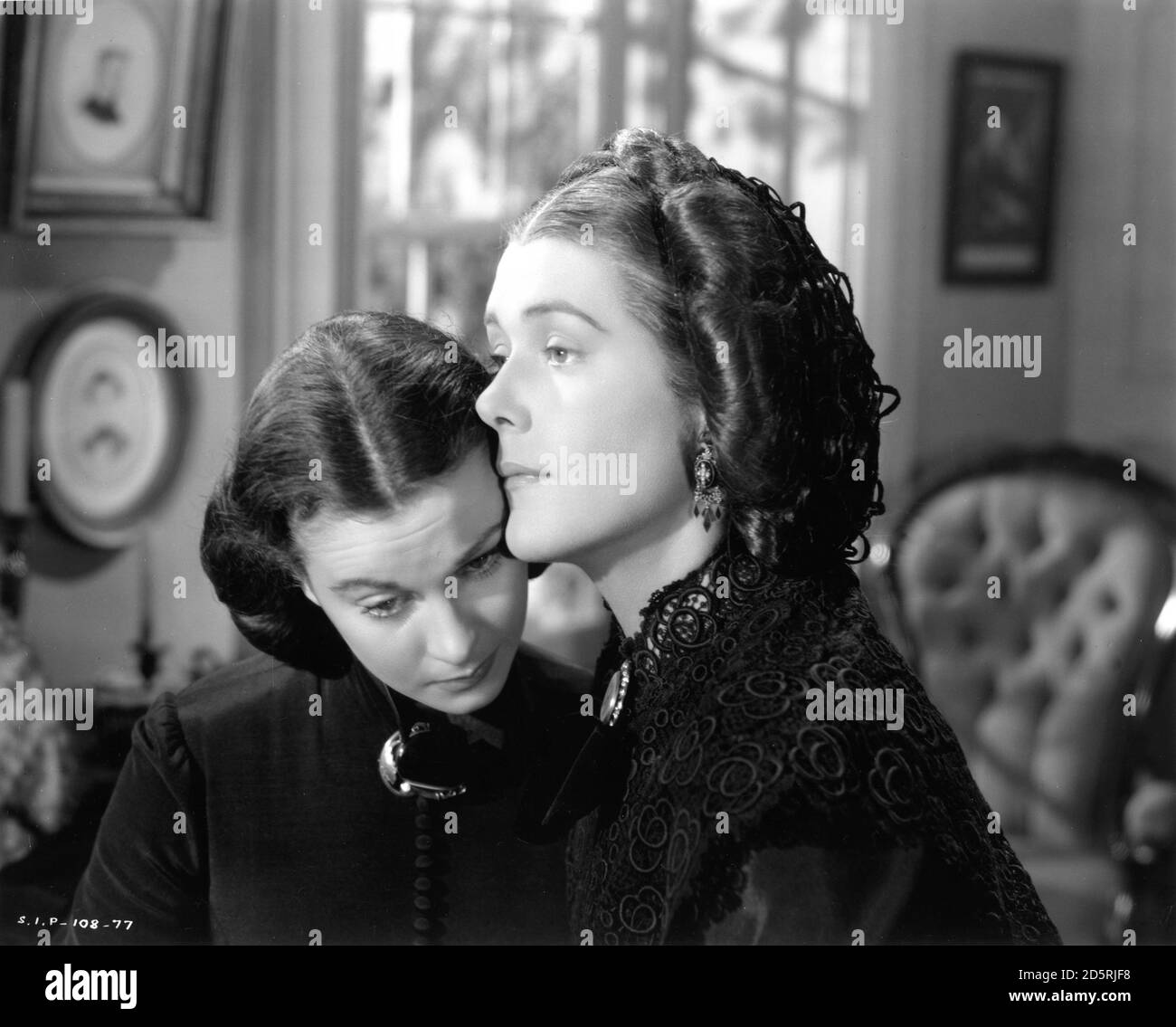 VIVIEN LEIGH and BARBARA O'NEIL in GONE WITH THE WIND 1939 director ...