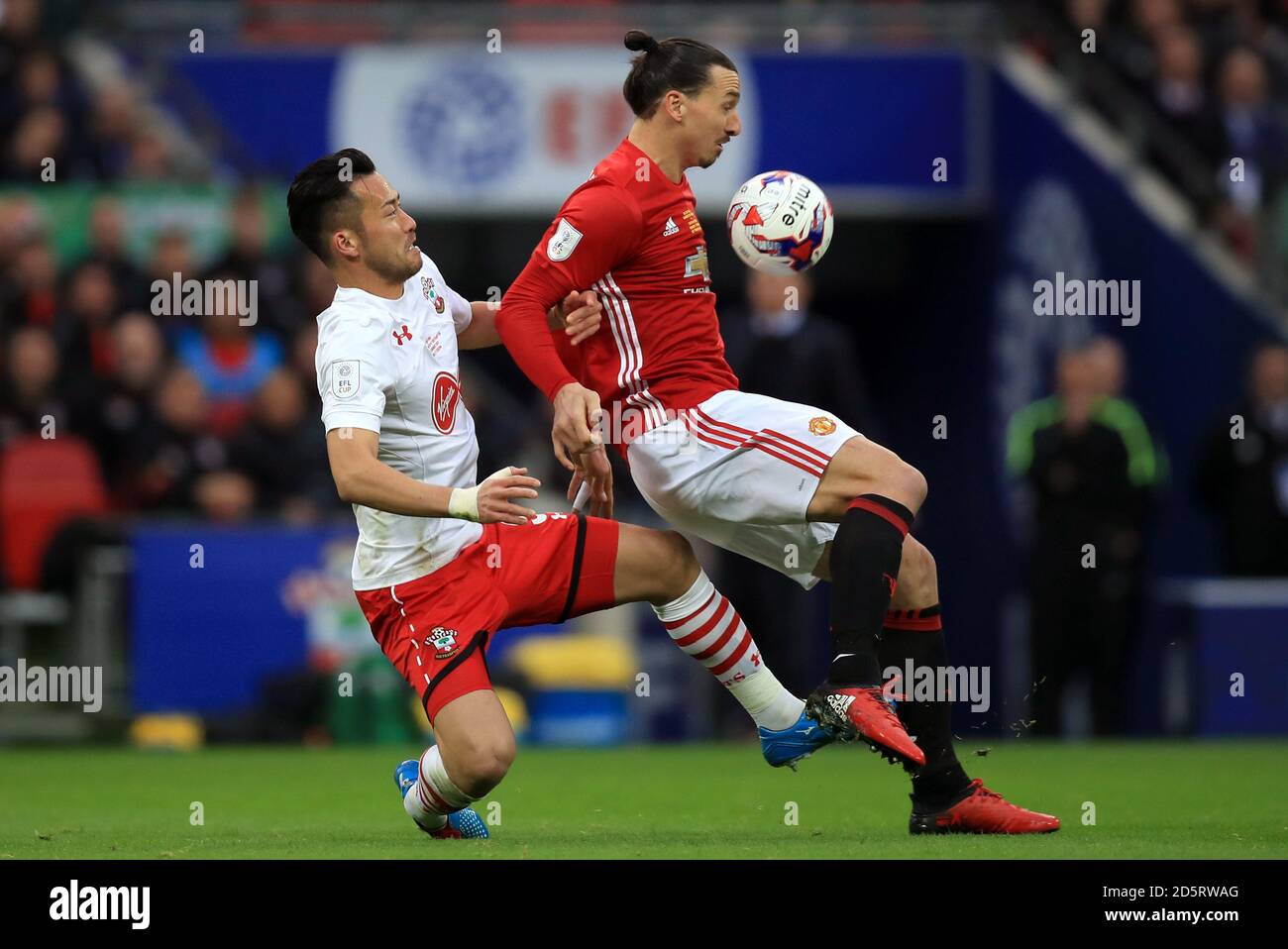 Southampton's Maya Yoshida (left) pulls back on Manchester United's Zlatan  Ibrahimovic Stock Photo - Alamy
