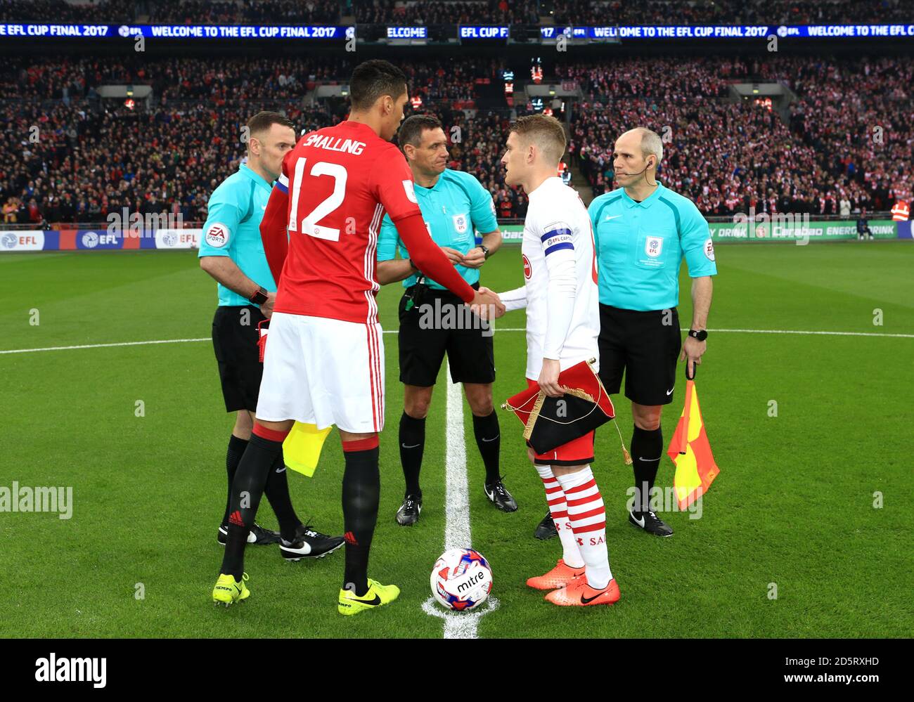 Referee coin toss hires stock photography and images Alamy