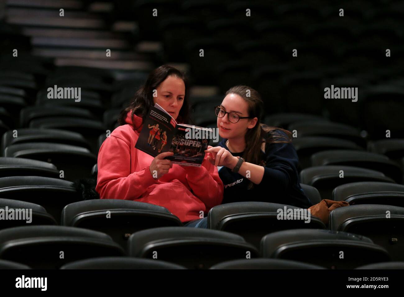 Netball fans in the stands hi-res stock photography and images - Alamy