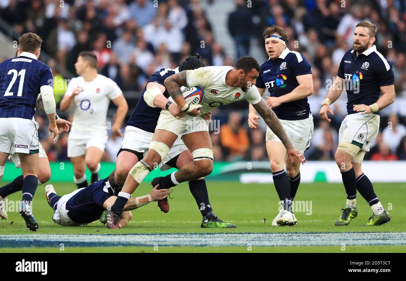 England's Courtney Lawes (centre) in action Stock Photo