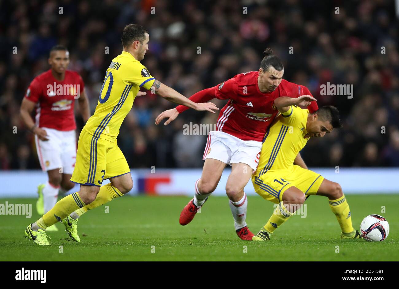 Manchester United's Zlatan Ibrahimovic (centre) and FC Rostov's Cristian Noboa battle for the ball  Stock Photo