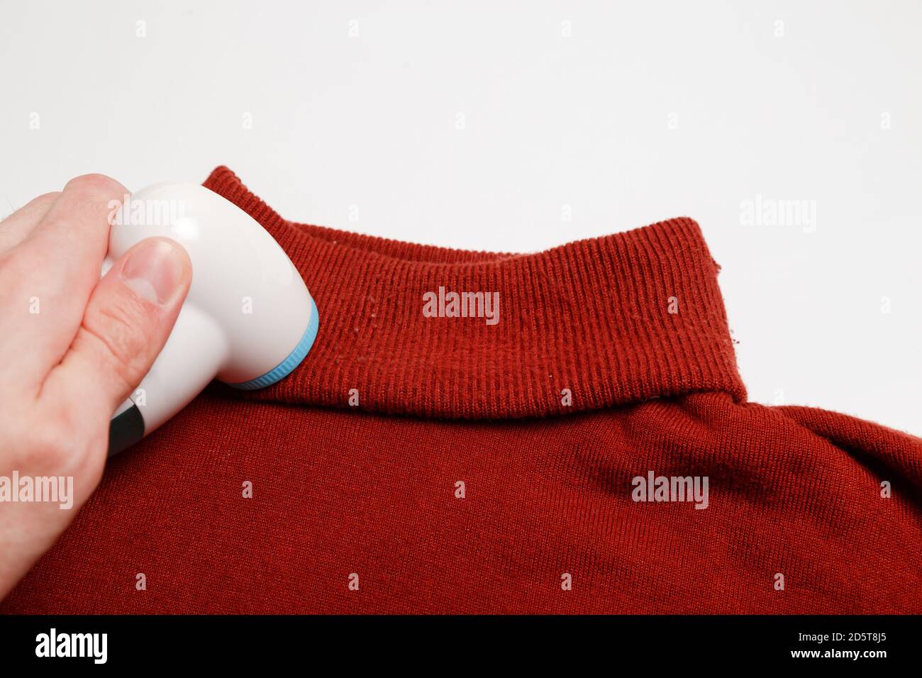 Device for removing lint from wool clothes. Golf with fuzz ball