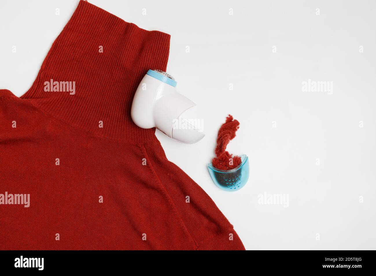 Device for removing lint from wool clothes. Golf with fuzz ball