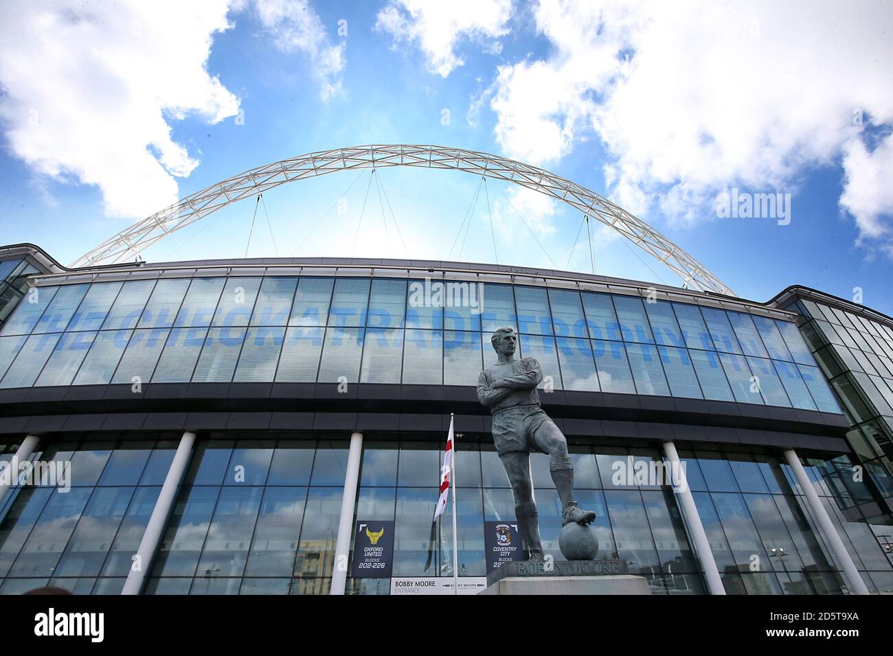 The Bobby Moore statue outside Wembley Stadium Stock Photo Alamy