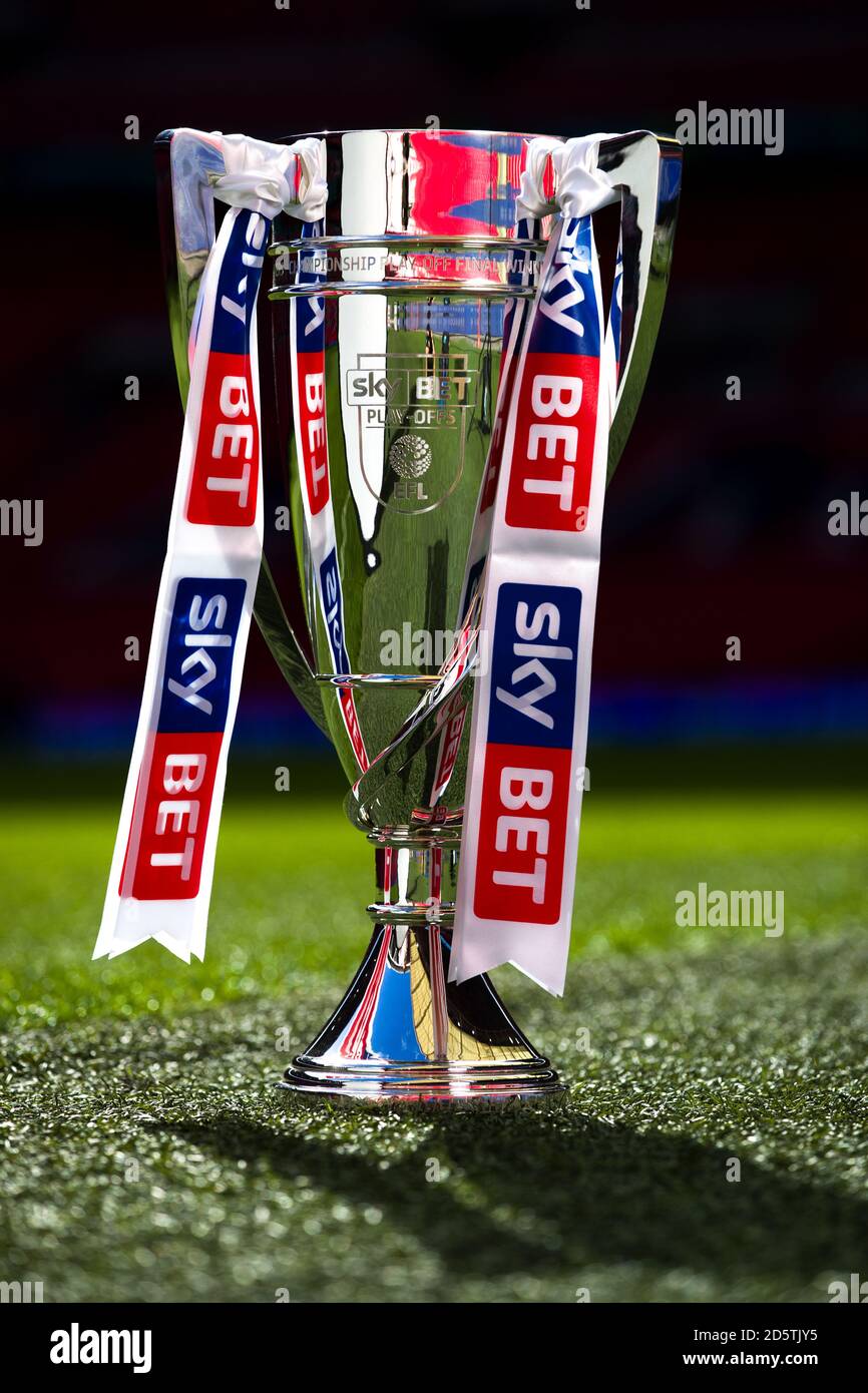 Efl championship trophy hi-res stock photography and images - Alamy