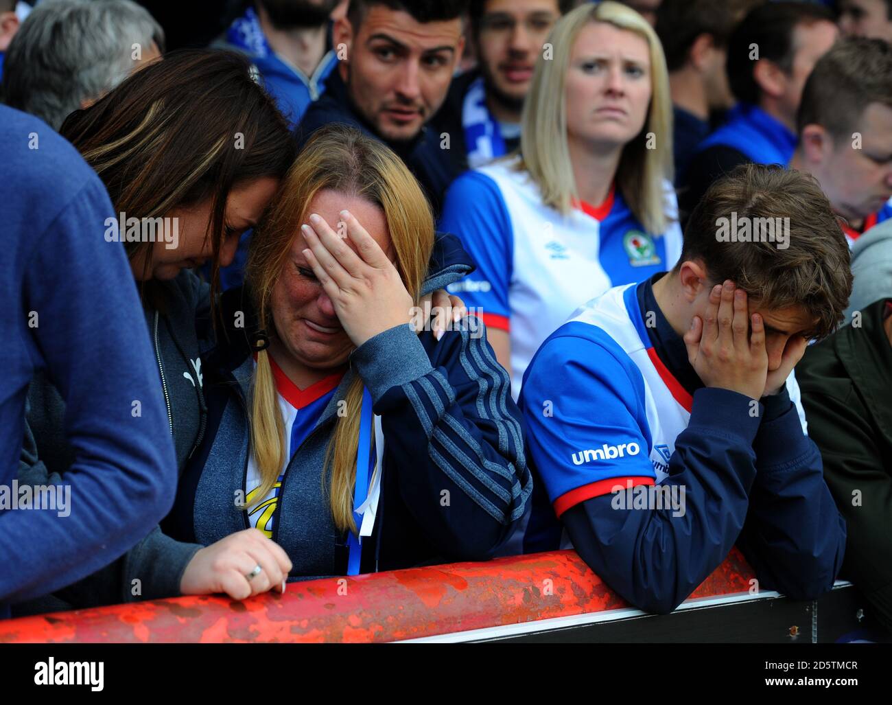 Moderne At hoppe Nødvendig Blackburn Rovers' fans show their dejection in the stands Stock Photo -  Alamy