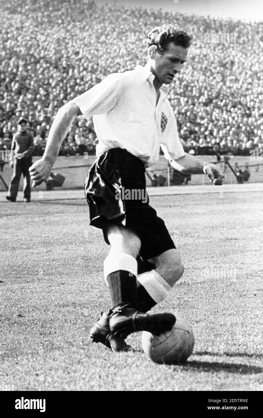 Tom Finney in action with England. *Unknown date of when the match was played.  *10/06/1960: In the Queen's Birthday Honours list Tom Finney was awarded the OBE Stock Photo