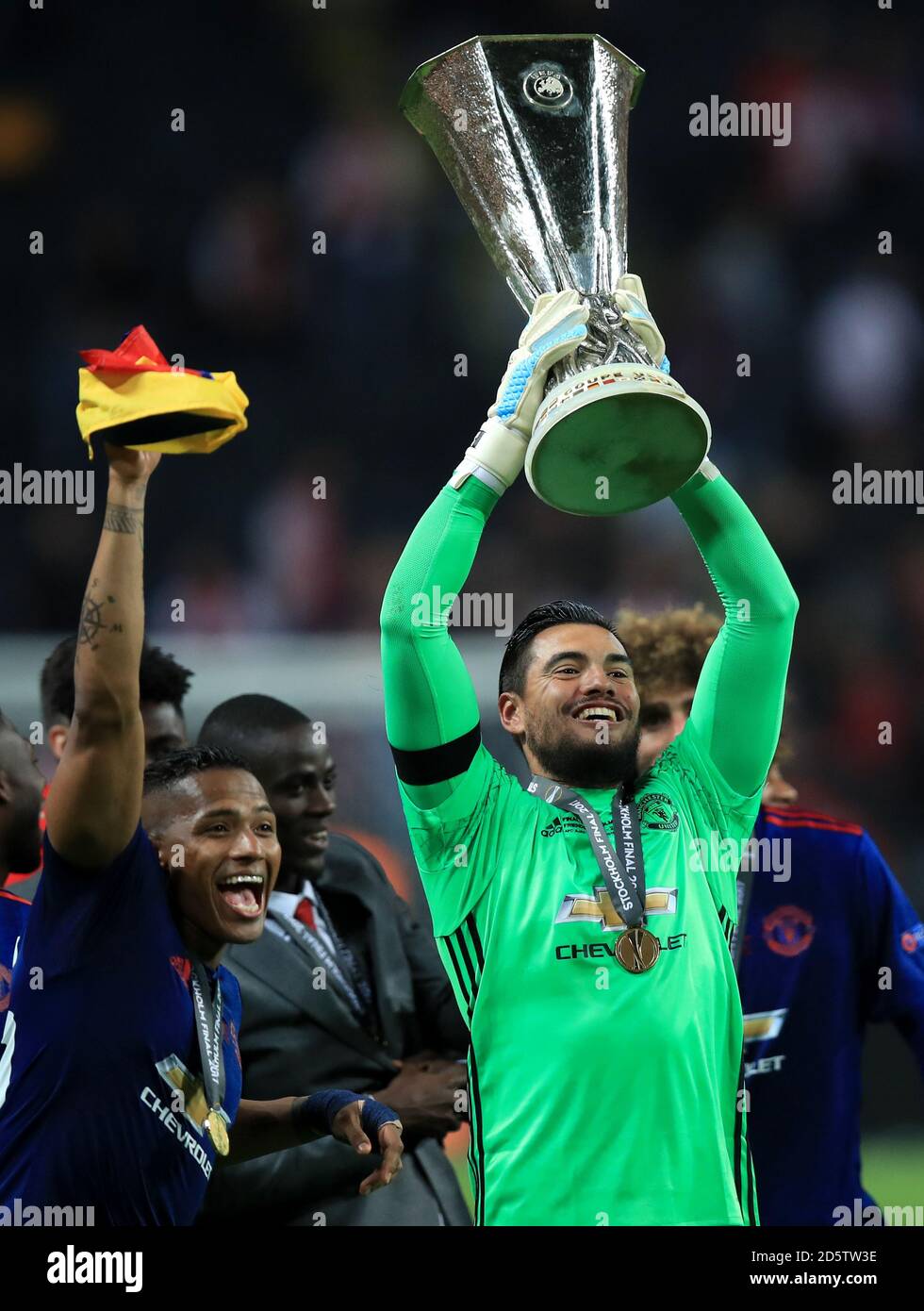 manchester-united-goalkeeper-sergio-romero-celebrates-with-the-uefa