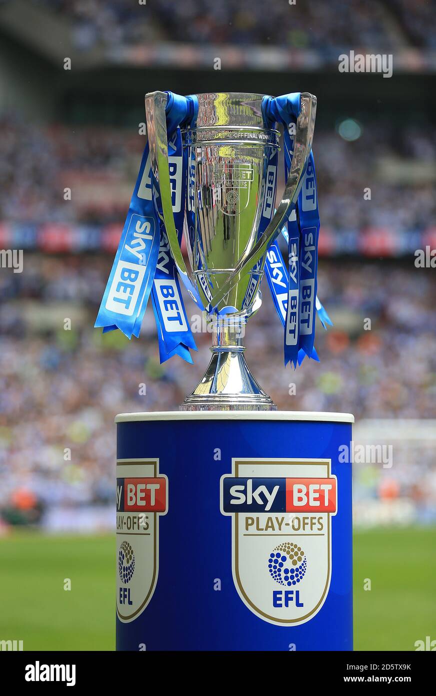 Efl championship trophy hi-res stock photography and images - Alamy