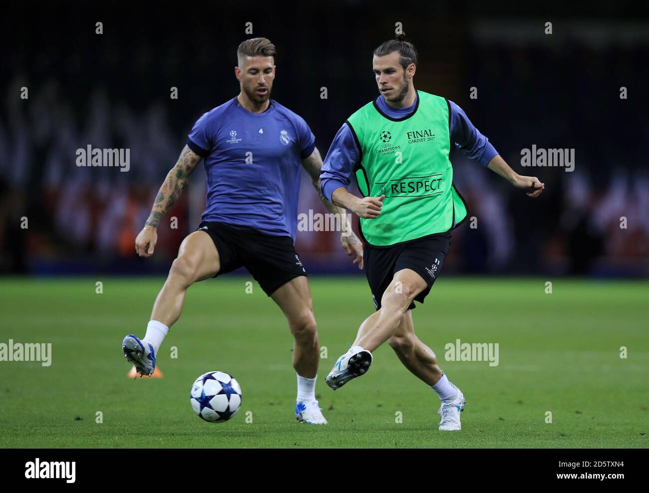 Real Madrid's Sergio Ramos (left) and Gareth Bale during a training session  held at the National Stadium in Wales ahead of tomorrow's UEFA Champions  League Final against Juventus Stock Photo - Alamy