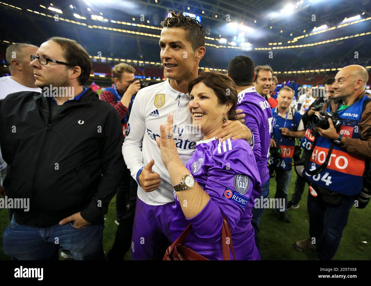 Real Madrid's Cristiano Ronaldo celebrates with his mother, Maria ...