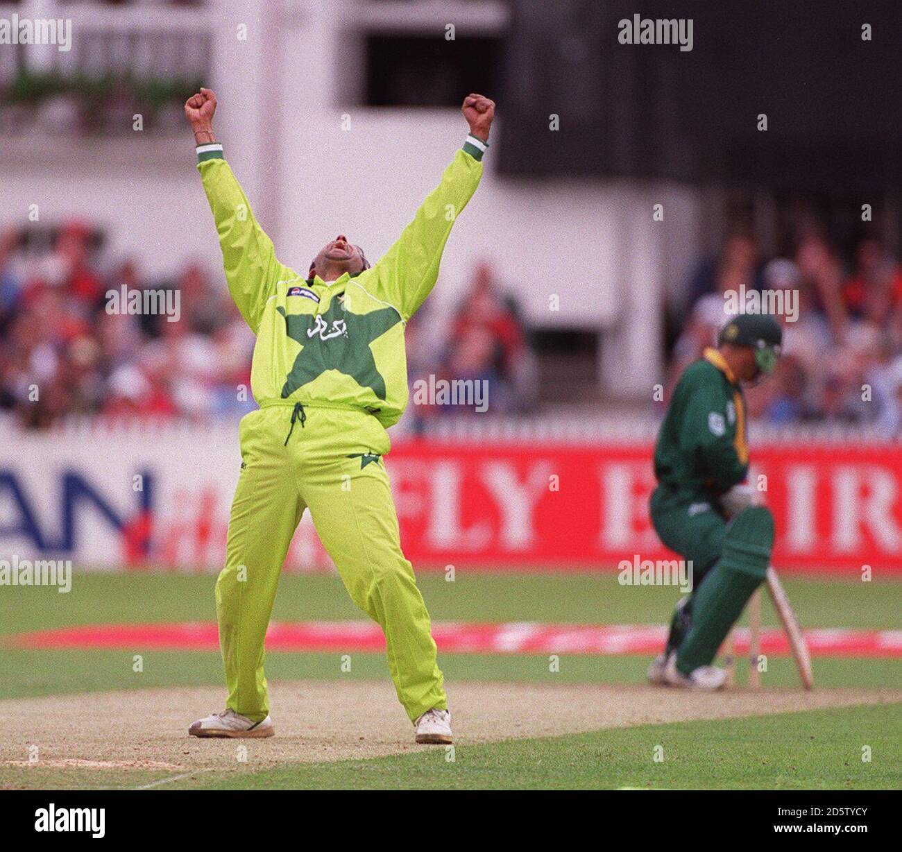 Pakistan's captain  Wasim Akram celebrates after claiming the vital wicket of South Africa's opening batsman Gary Kirsten. Stock Photo