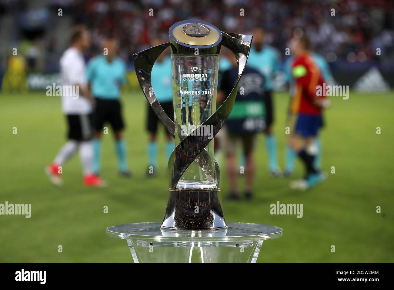 U21 euro championship trophy hi res stock photography and images Alamy