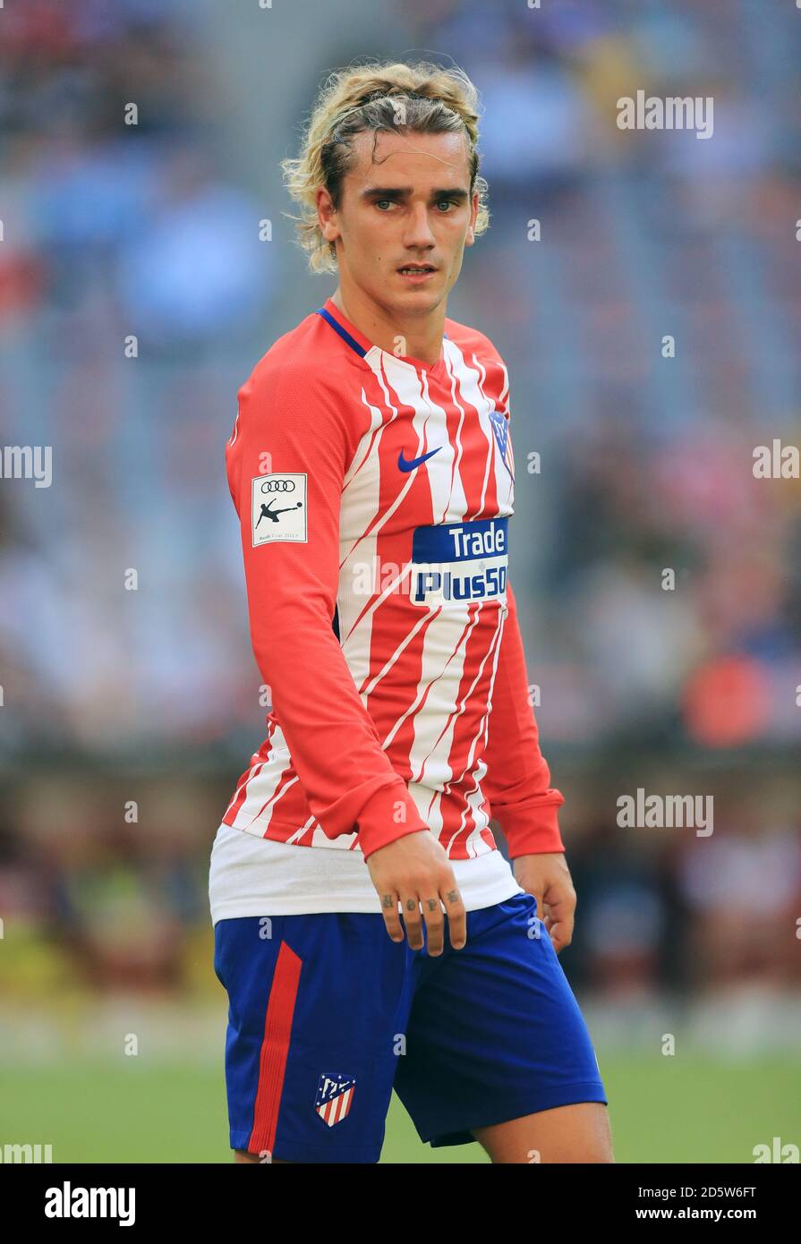 バルセロナ　グリーズマン バルセロナ、グリーズマンの背番号を「7」に変更。過去に