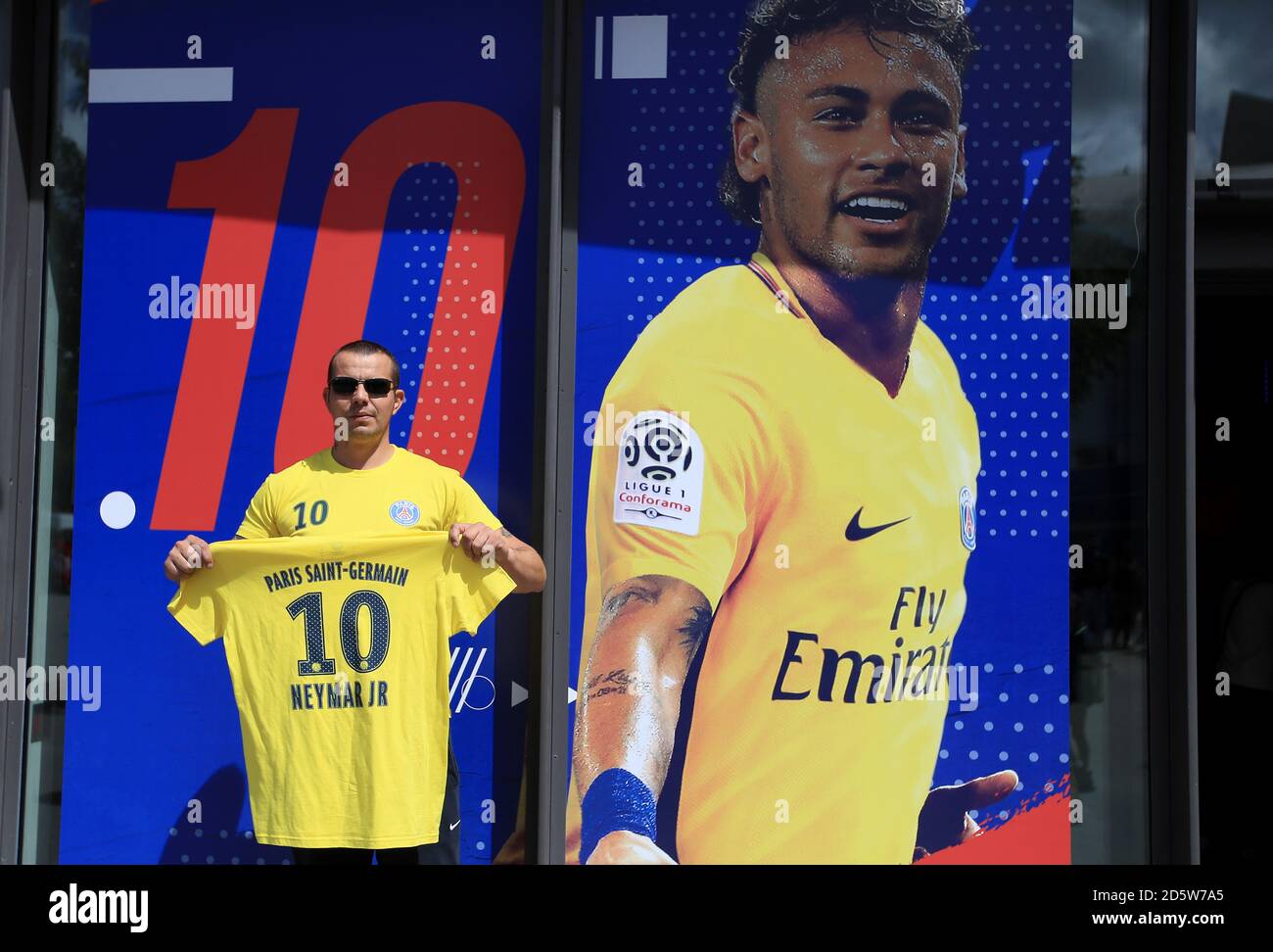 Paris Saint-Germain's fan holding up a shirt with new signing Neymar's name on prior to the match Stock Photo