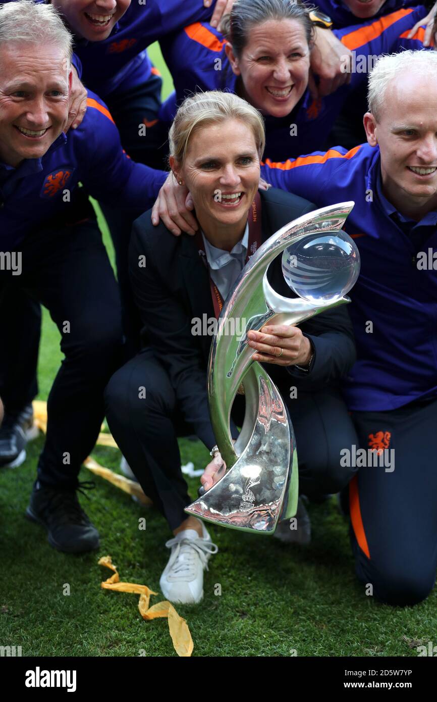 Herlands Manager Sarina Wiegman Celebrates With The Uefa Women S Euro 2017 Trophy Stock Photo Alamy