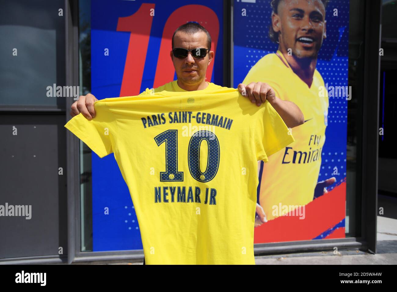 Paris Saint-Germain's fan holding up a shirt with new signing Neymar's name on prior to the match Stock Photo