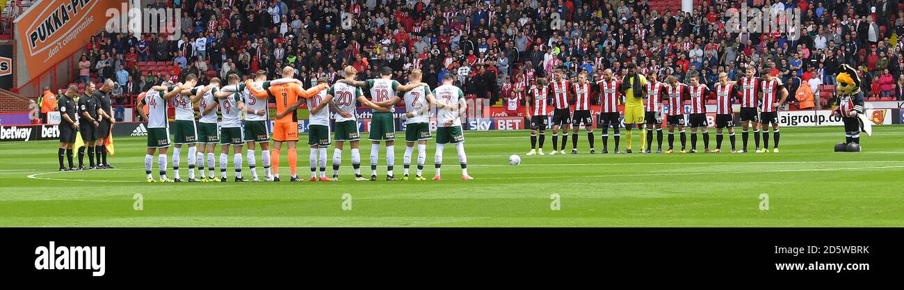 Barnsley and Sheffield United players observe the minutes silence in tribute to the Spanish attrocities Stock Photo