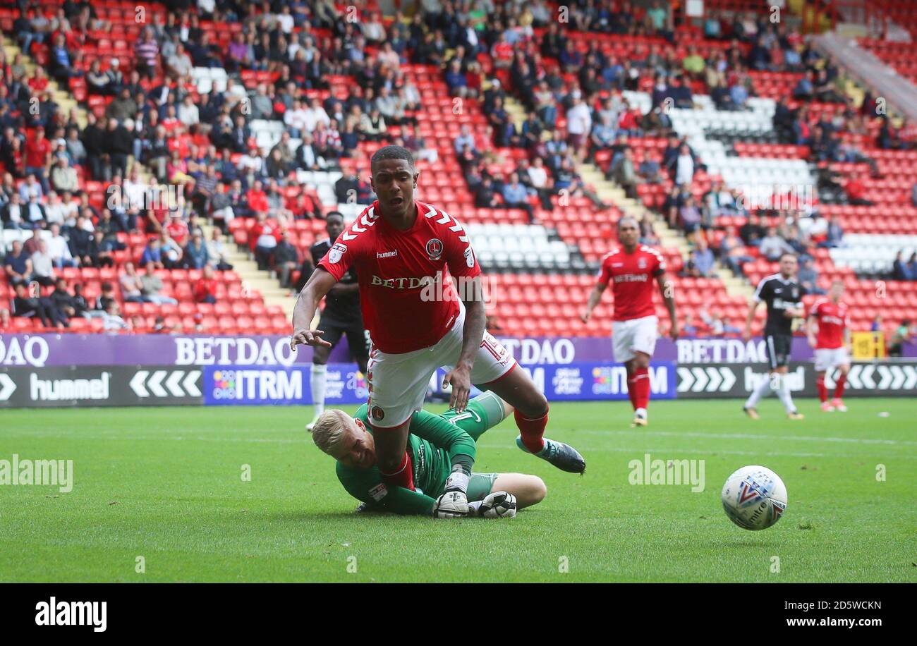 Charlton Athletic's Ezri Konsa goes round Northampton Town goalkeeper David Cornell Stock Photo