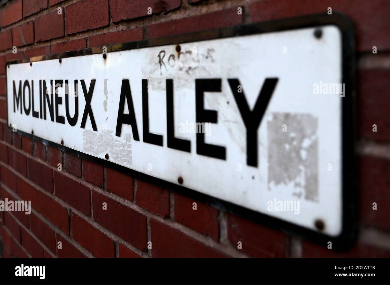 A general view of Molineux Alley road sign Stock Photo - Alamy