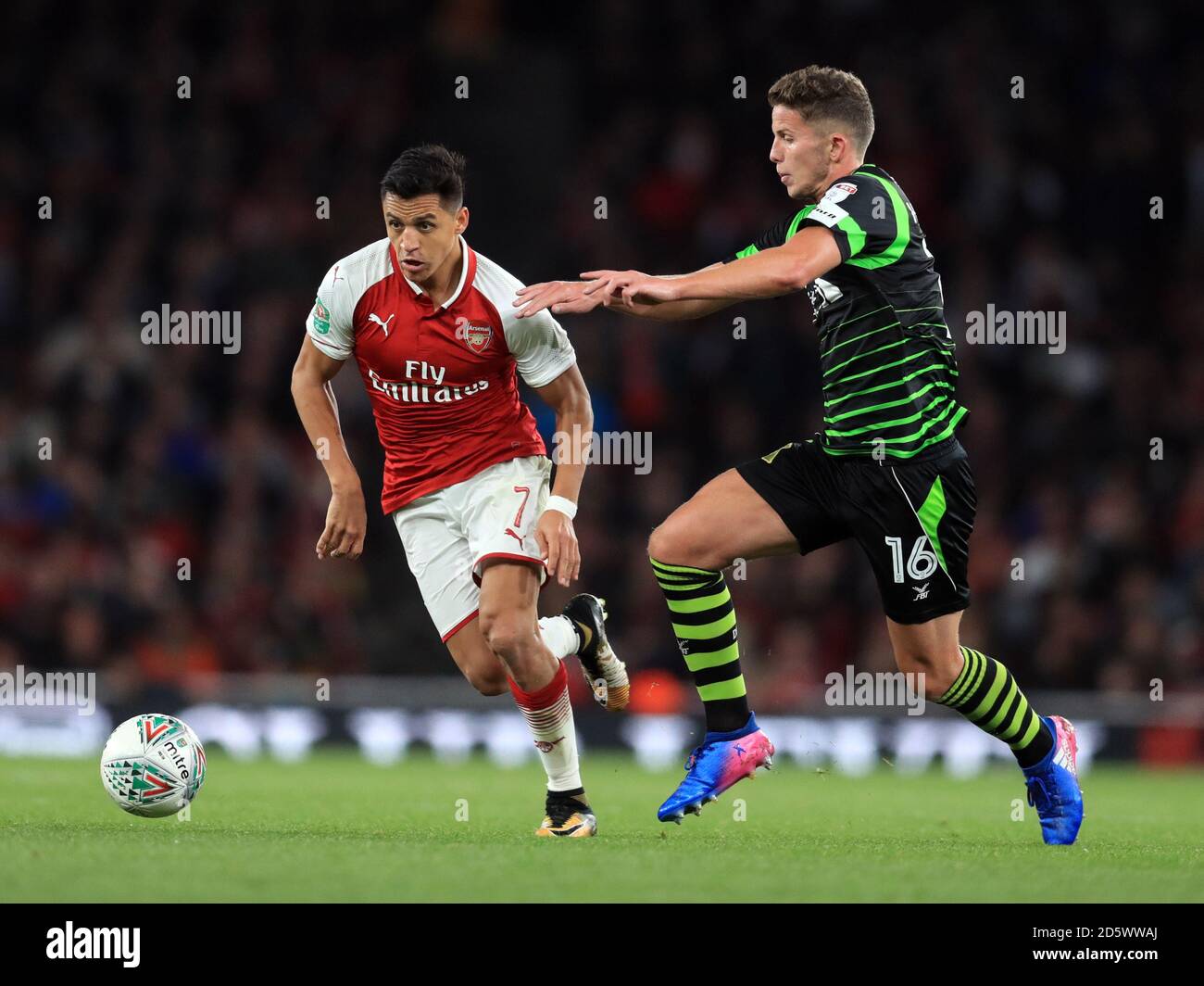 Arsenal's Alexis Sanchez gets away from Doncaster Rovers' Jordan Houghton  Stock Photo - Alamy