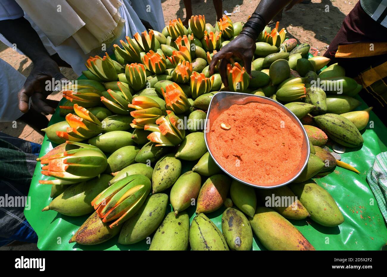 Raw Mango with Salt and Chilli Powder Street Food - Ripe Mango With ...